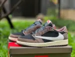 Travis Scott x Air Jordan 1 Low OG "Reverse Swoosh" Brown CQ4277-001 - 图片 2