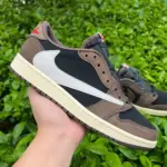 Travis Scott x Air Jordan 1 Low OG "Reverse Swoosh" Brown CQ4277-001 - 图片 3