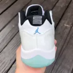 Air Jordan 11 Low "Legend Blue" AV2187-117 - 图片 3