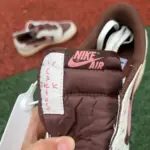 Travis Scott x Air Jordan 1 Low OG "Reverse Swoosh"  DZ4137-206 - 图片 5