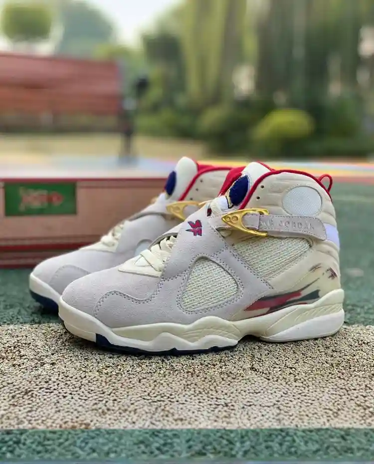 bria_85767a431e1db0ae.webp SoleFly x Air Jordan 8 "White/Red" FJ2850-107 - 图片 1