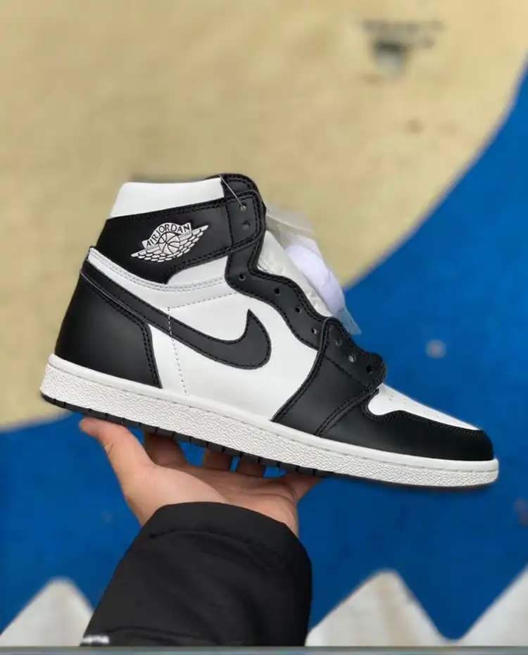 bria_def211c46c17f831.webp Air Jordan 1 High AJ1 "Panda" Retro BQ4422-001 - 图片 1